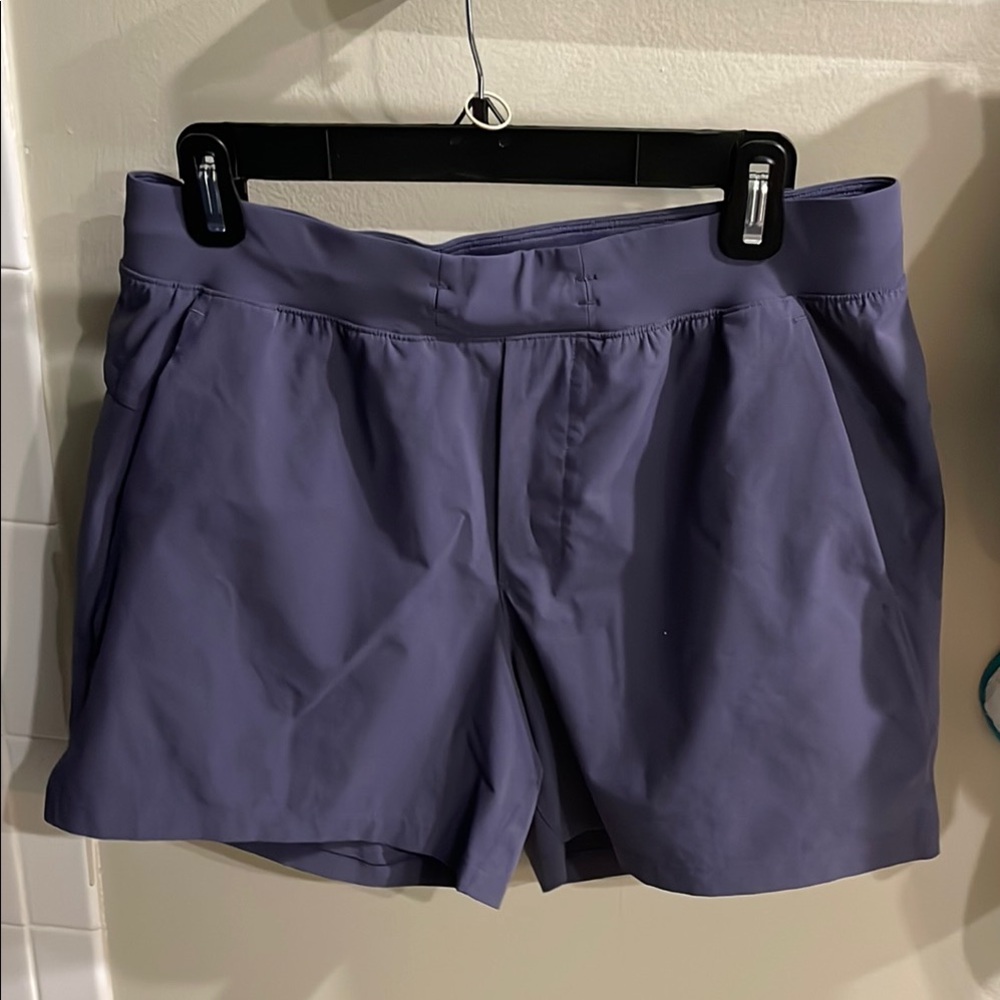 Lululemon License to Train 5in short in purple